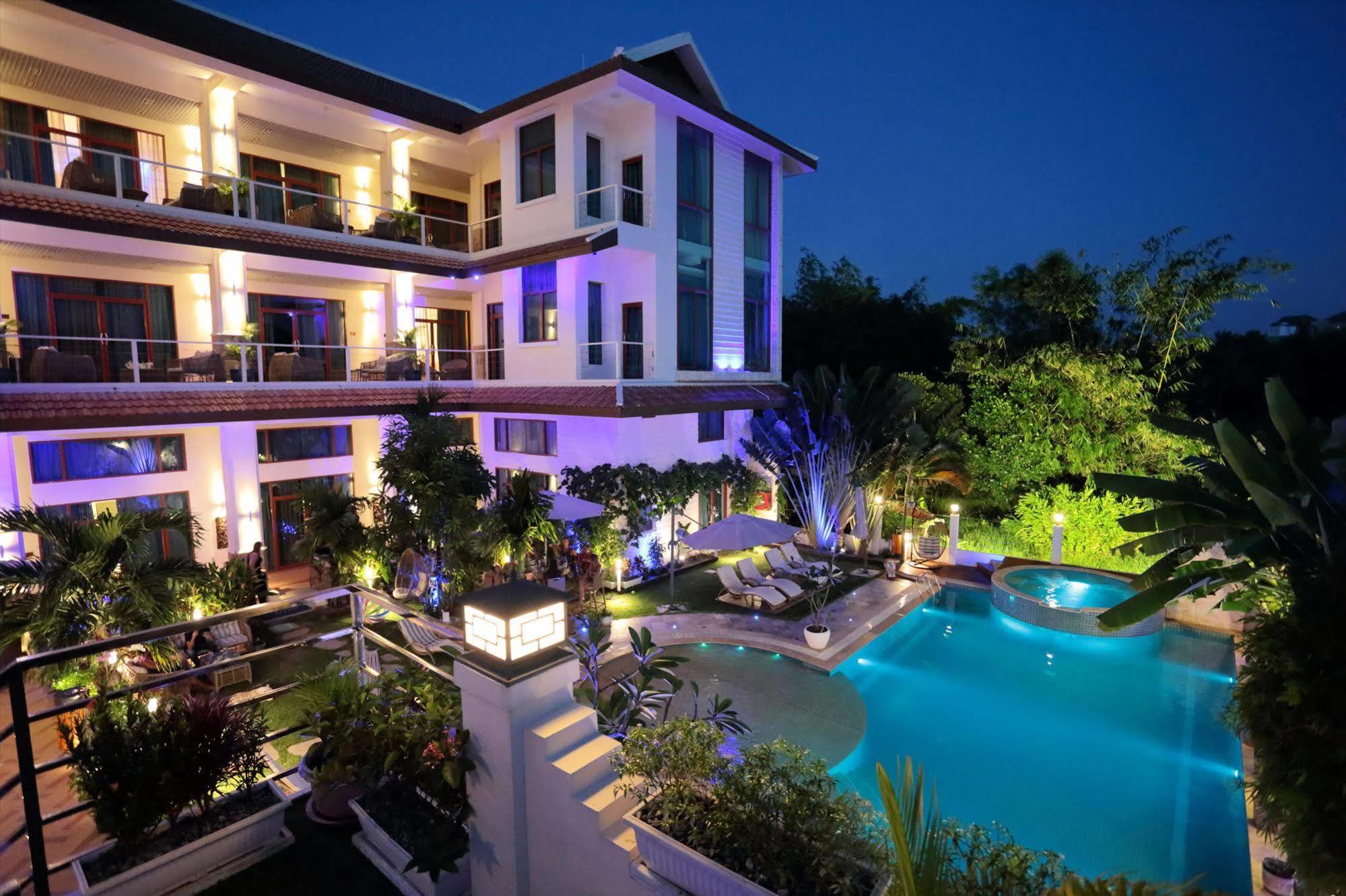 Deluxx Boutique Hotel Sihanoukville Exterior foto